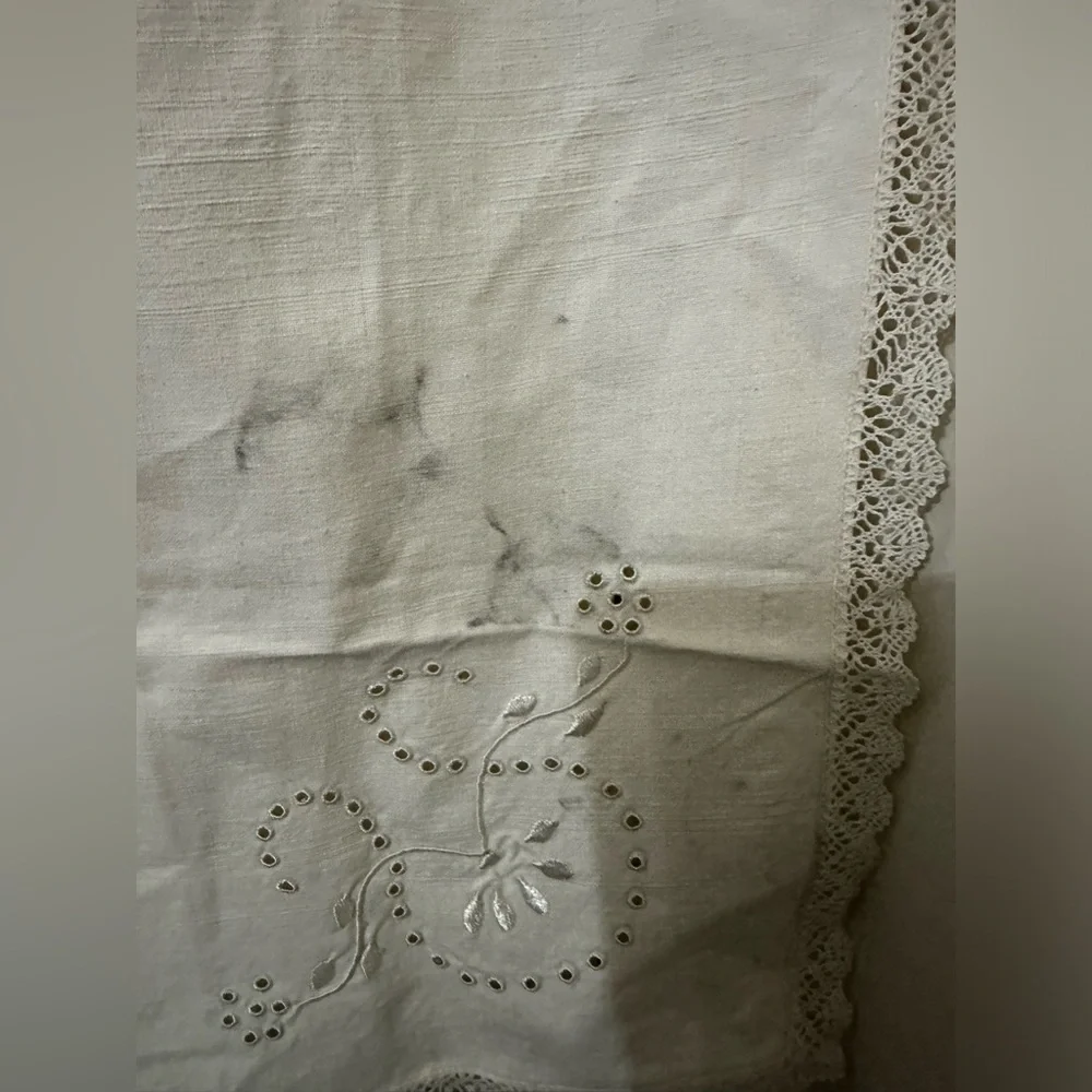Off White Table Cloth ⚠️ With Stains 35 x 34